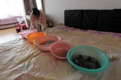 崇礼楼上漏水，住户失联，小区没物管，业主维权难！律师来支招……